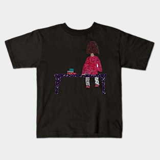 Girl sitting on Bench Kids T-Shirt